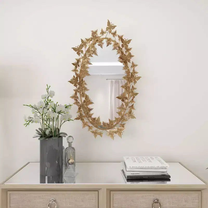 Specchio da parete farfalla Glam Metal oro - Olivia & May: Struttura in ferro, forma rotonda, nessun montaggio richiesto