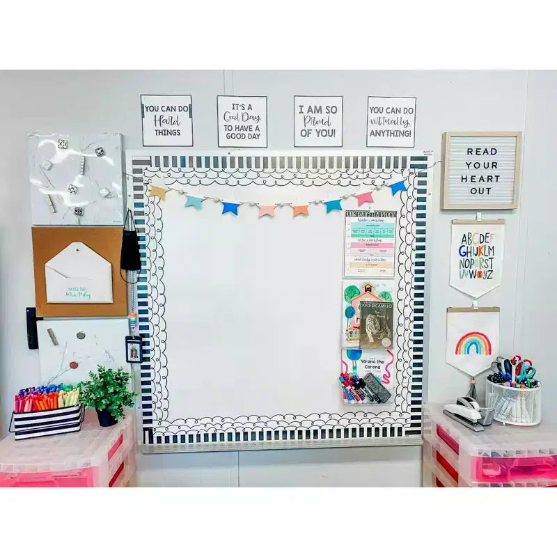 Caddy Grande con Strisce Command: Organizer da Parete in Plastica Trasparente, Organizzazione Universale, Mensola con Strisce Command, Capacità 1.8 kg