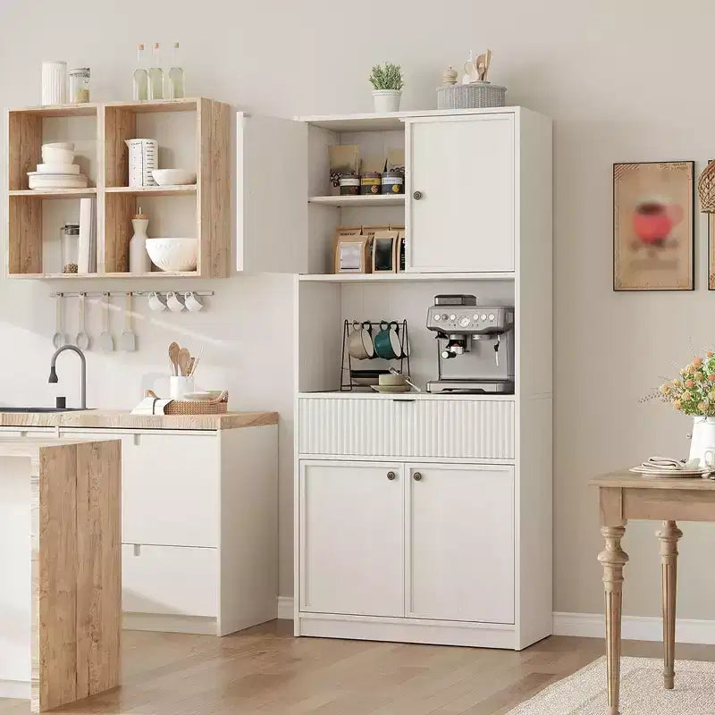 Credenza alta da cucina 70", credenza in legno scanalato con ripiani regolabili, mobiletto indipendente per il bagno