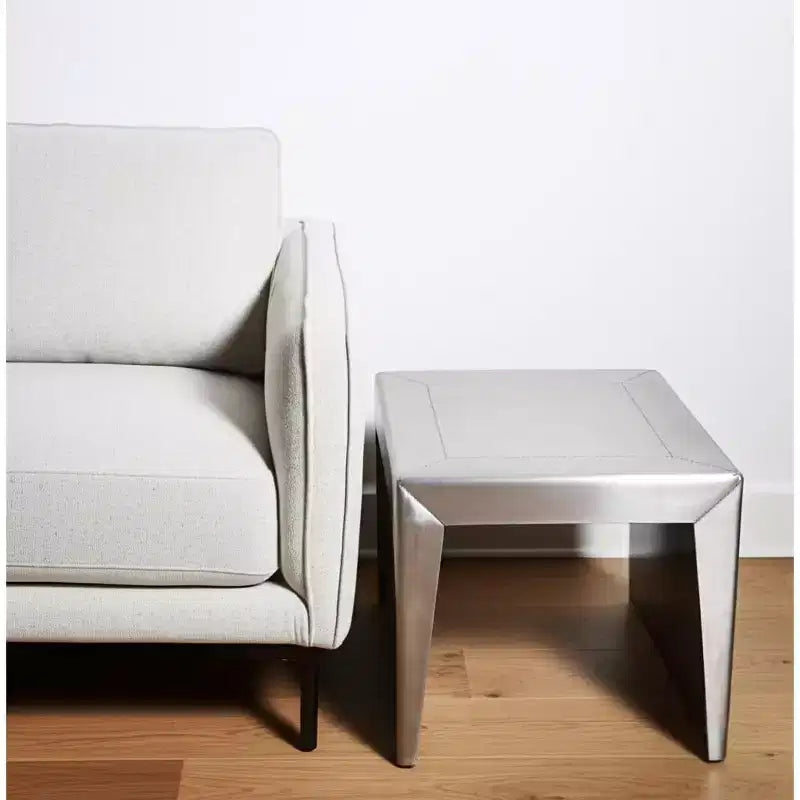 HomeRoots 24 Tavolino quadrato con base a slitta in alluminio argento e legno massello