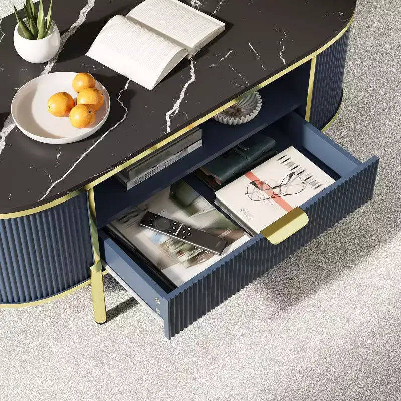 Acekool Tavolino da caffè ovale da 48 pollici con ripiano in finto marmo, gambe in metallo dorato, design in legno scanalato e cassetto portaoggetti, tavolo moderno per soggiorno blu navy