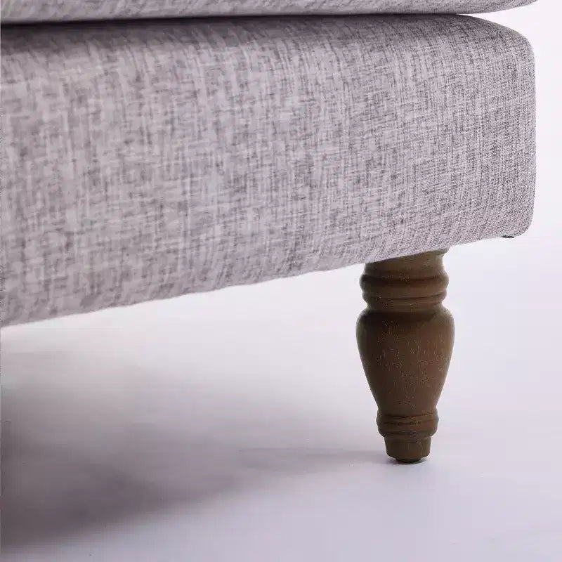Poltrona GDFStudio Sidney Accent con tessuto in lino imbottito e gambe in legno massello