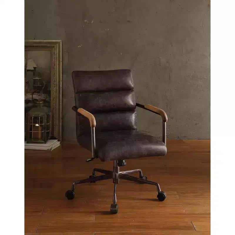 Sedia da scrivania Okak in pelle pieno fiore, sedia direzionale con braccioli in legno e struttura in metallo, sedia elegante e confortevole per casa e ufficio