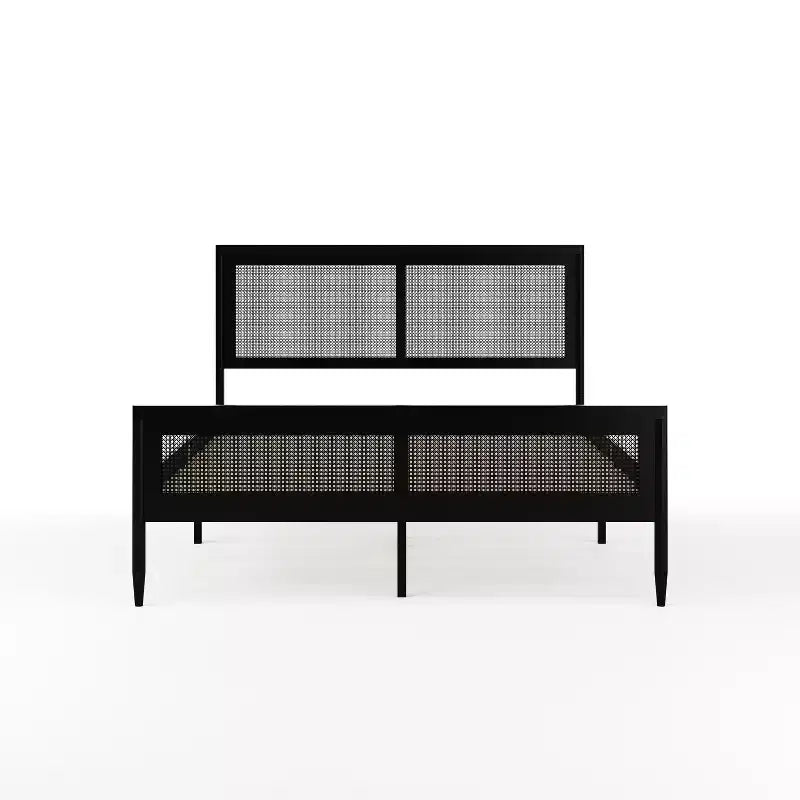 Letto a piattaforma Martha Stewart Jax in legno massello con testiera e pediera in rattan, non richiede rete a molle