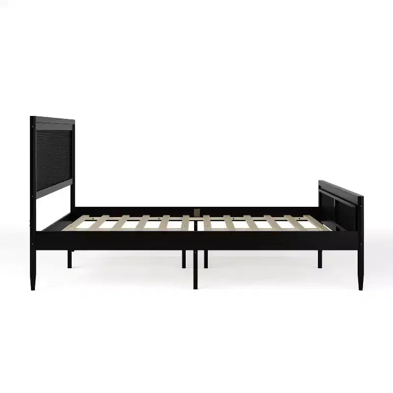 Letto a piattaforma Martha Stewart Jax in legno massello con testiera e pediera in rattan, non richiede rete a molle