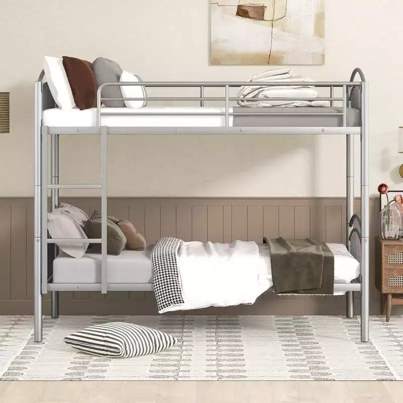 Bellemave Letto a castello in metallo a due piazze con scaletta e ringhiera, convertibile in 2 letti singoli, resistente, salvaspazio per bambini e ragazzi, argento