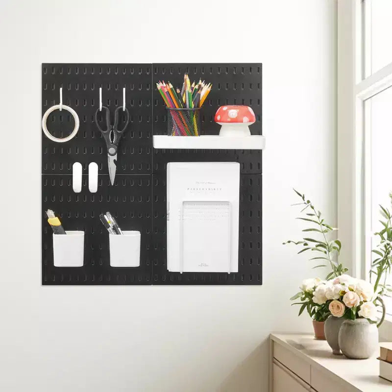 Kit combinato di pannelli forati VEVOR, pannello forato in plastica 11 x 11, 4 pannelli, kit organizer da parete con accessori, nero