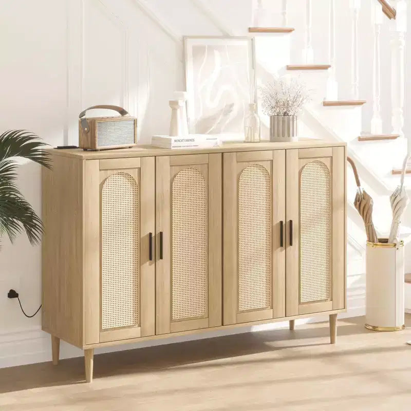 CuisinSmart Mobile Buffet in Rattan, Mobile Contenitore Boho, Mobile Bar con 4 Ante e Presa di Corrente per Cucina, Sala da Pranzo, Soggiorno