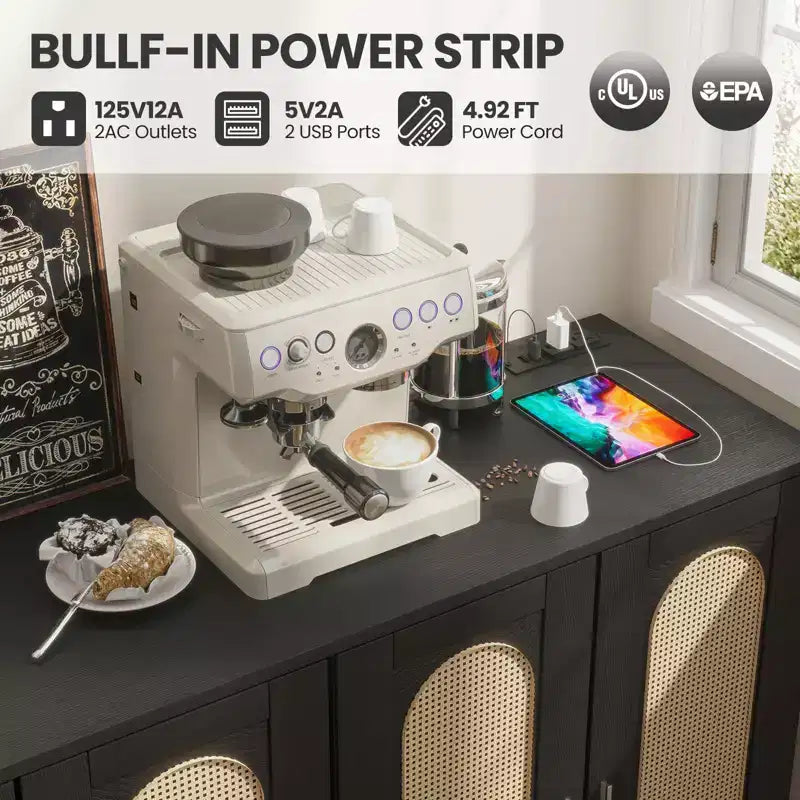CuisinSmart Mobile Buffet in Rattan, Mobile Contenitore Boho, Mobile Bar con 4 Ante e Presa di Corrente per Cucina, Sala da Pranzo, Soggiorno