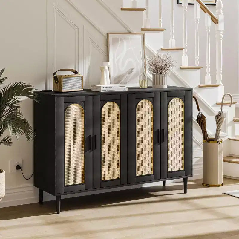CuisinSmart Mobile Buffet in Rattan, Mobile Contenitore Boho, Mobile Bar con 4 Ante e Presa di Corrente per Cucina, Sala da Pranzo, Soggiorno