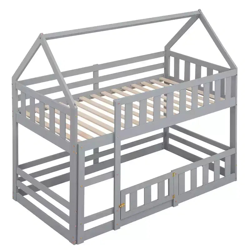 Letto a castello Okak 77IN per bambini con telaio a casetta, letto singolo con recinzione e porta, strutture letto per camera bambini, sala giochi, grigio