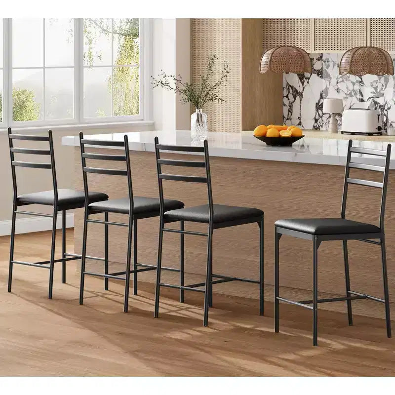 Set di 4 Sgabelli da Bar Altezza Bancone, Sedie da Bar Rivestite in Ecopelle con Cuscino Spesso, Schienale e Poggiapiedi per Isola Cucina
