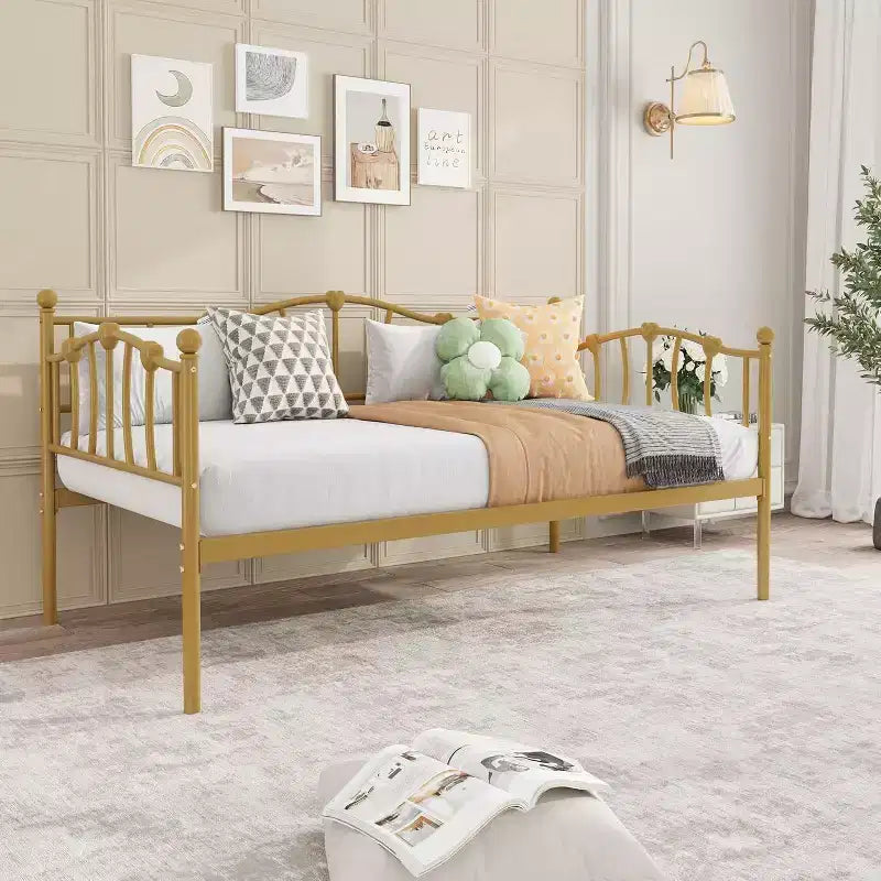 Struttura letto a giorno singola, divano letto in metallo con elegante testiera, robuste doghe in acciaio, salvaspazio per il soggiorno