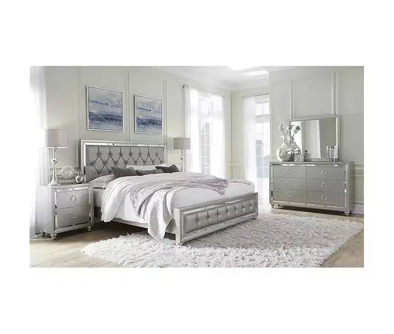 HomeStock Specchio con Finitura Argento e Design Contemporaneo Elegante Accento per la Camera da Letto per un Look Raffinato
