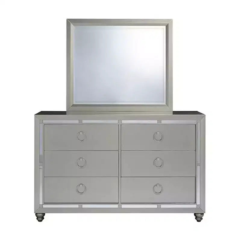 HomeStock Specchio con Finitura Argento e Design Contemporaneo Elegante Accento per la Camera da Letto per un Look Raffinato