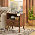 Comodini MAYEERTY Mid Century Modern scanalati con stazione di ricarica, gambe in legno massello con spazio aperto e cassettiera, Noce, per camera da letto