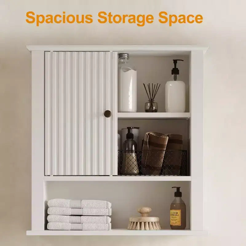Mobiletto pensile Heynemo con anta scorrevole scanalata, Armadietto da bagno a parete con ripiani regolabili, Mobiletto sopra WC, Certificazioni TSCA ed EPA, Bianco
