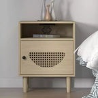 Comodino con Stazione di Ricarica, Tavolino con Anta Decorata in Rattan, per Camera da Letto, Soggiorno,