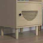 Comodino con Stazione di Ricarica, Tavolino con Anta Decorata in Rattan, per Camera da Letto, Soggiorno,