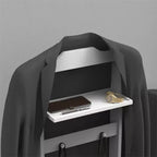 Porta abiti da terra moderno, robusto e durevole, con ripiano superiore e ganci in legno, adatto per camere da letto e ingressi.