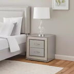 Comodino Royal Hampton con 2 cassetti, modanatura a scaglie, legno grigio metallizzato