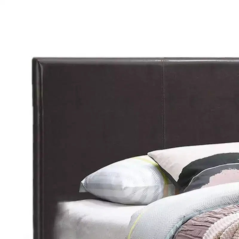 Letto matrimoniale Royal Hampton in similpelle stile transizionale con testiera imbottita, marrone scuro