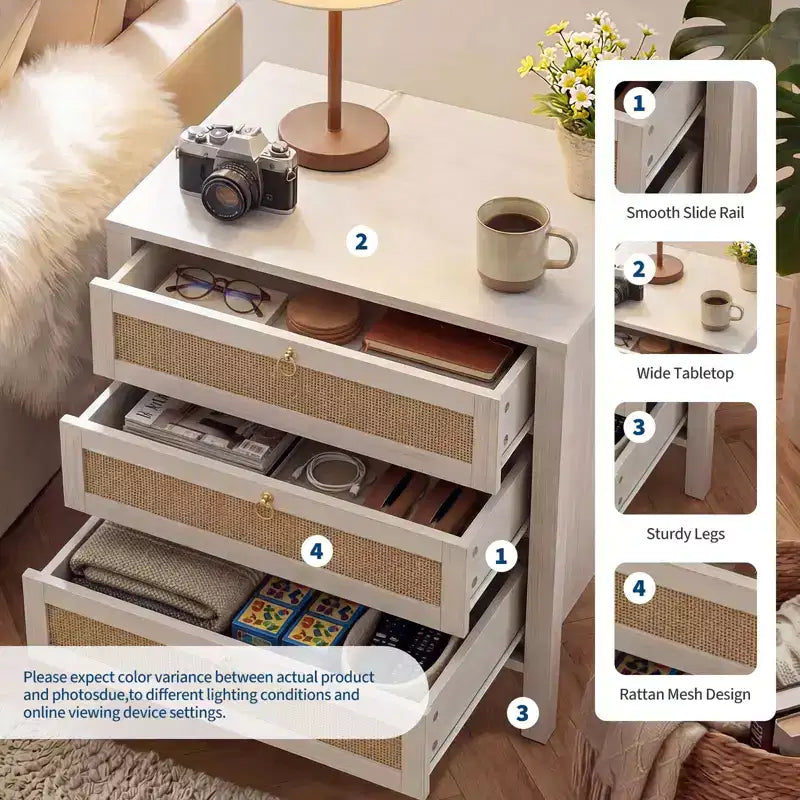 Set di 2 comodini in rattan, comodini in vimini boho a 3 cassetti con maniglie dorate, grandi comodini in legno per camera da letto e soggiorno, bianchi