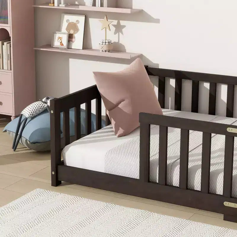 Letto a castello Sailvan con recinzione, struttura letto per bambini in legno massello di gomma