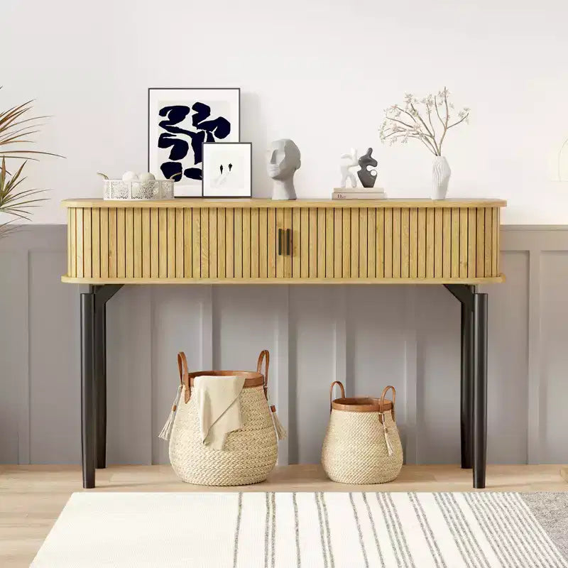 Consolle Moderna Scanalata - Tavolo Stretto da Ingresso o da Divano da 120 cm con Ante Scorrevoli e Cassetti - Ripiano Aperto - Finitura Rovere Noce