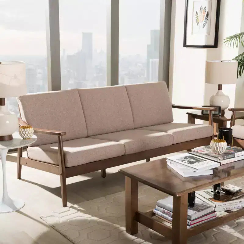 Divano a 3 posti imbottito in tessuto in noce stile Mid-Century Venza - Baxton Studio: Struttura in legno di caucciù, poliestere