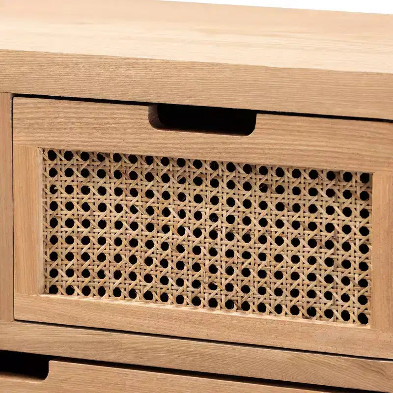 Cassettiera a 4 cassetti Alina Wood and Rattan Oak - Baxton Studio: Profilo sottile, stile bohémien, ampio spazio di archiviazione